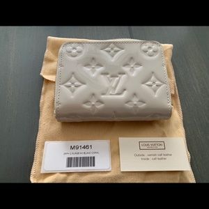 Authentic Louis Vuitton zippy coin purse